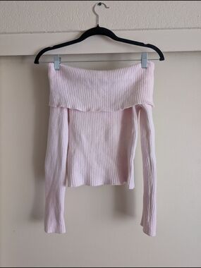 Edikted Light Pink Off-Shoulder Ribbed Knit Sweater